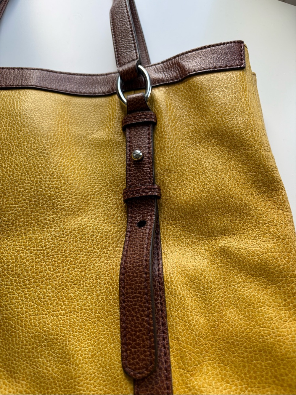 Banana Republic Vintage leather Yellow Tote with Brown Trim Details - Picture 2 of 11